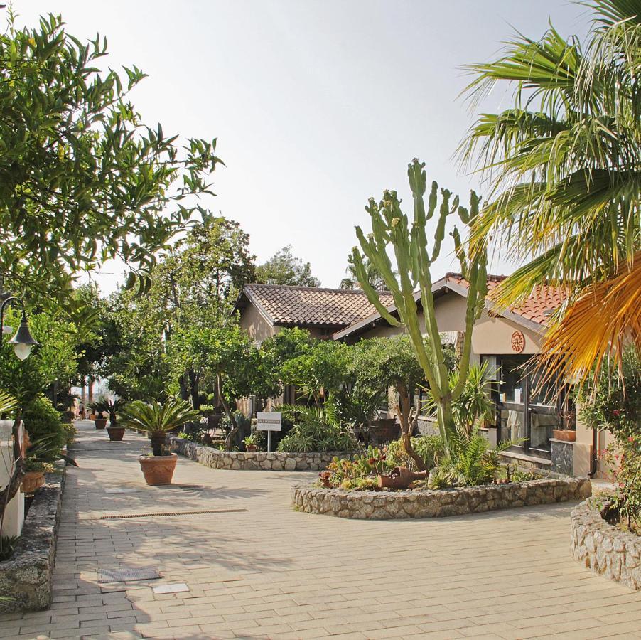 קאפו ואטיצ'אנו Costa Degli Dei Resort מראה חיצוני תמונה